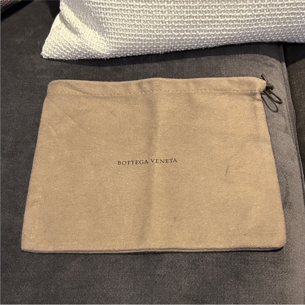 Bottega Veneta Tan Leather Wallet with dust bag - Picture 10 of 16